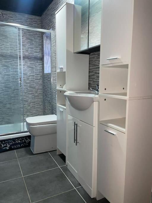 Modern 2 Bedroom Apartment In Derby City Centre エクステリア 写真